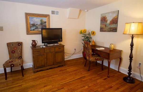 The Inn at Lincoln Square image 14