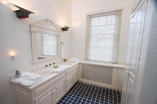 The Inn at Lincoln Square image 17