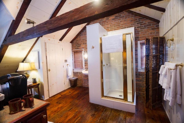 The Inn at Lincoln Square image 20